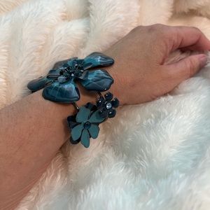 Blue metal flower bracelet
